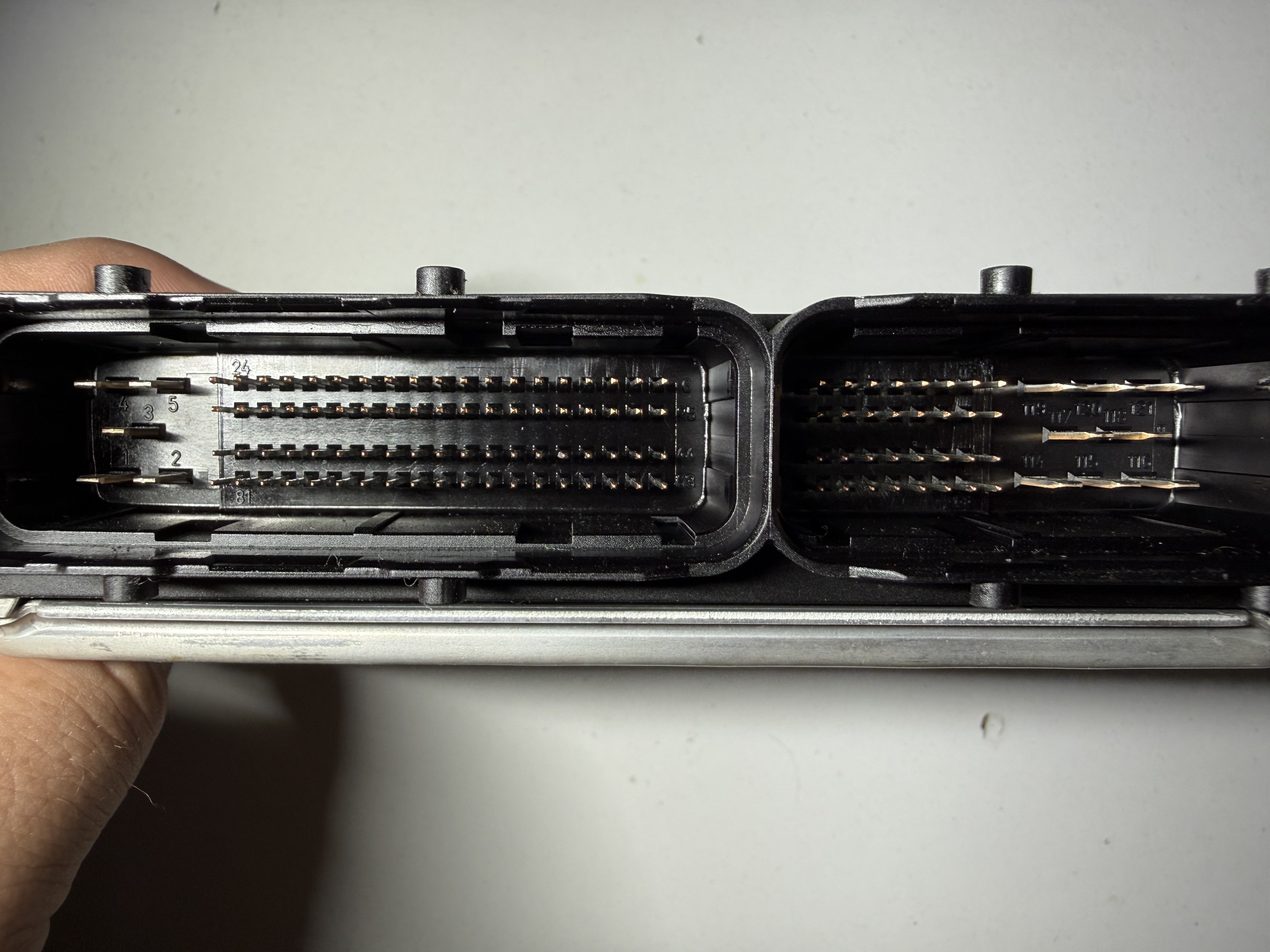 Alfa Romeo ECU - 0281010335 - 3